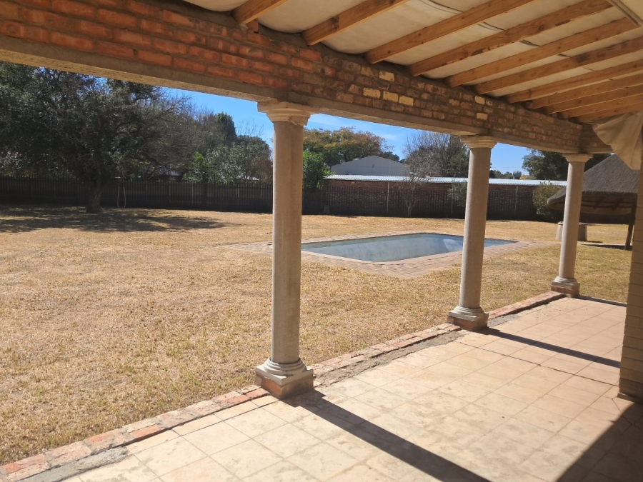 5 Bedroom Property for Sale in Flamingo Park Free State